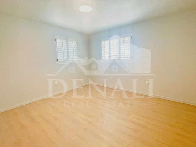 Building Photo - 2340 E Turney Ave