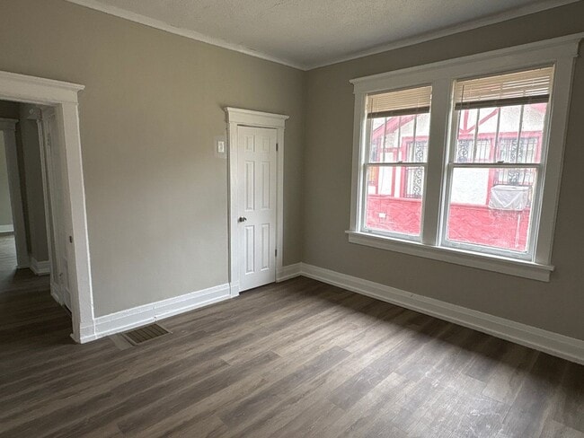 Building Photo - Newly updated 3-bedroom, 1-bath home - Open To Section 8