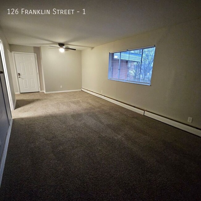 Building Photo - Cozy 1-Bedroom Apartment - Available April...