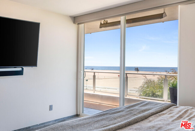 Building Photo - 723 Palisades Beach Rd