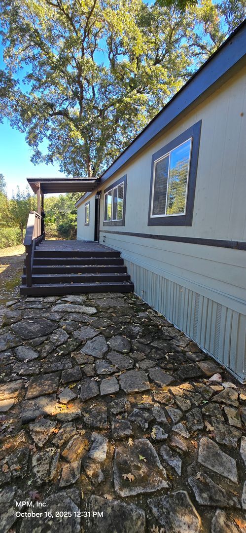 Building Photo - Large 3 bedroom home in the country