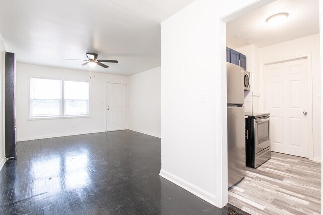 Building Photo - 802 N Minnesota St