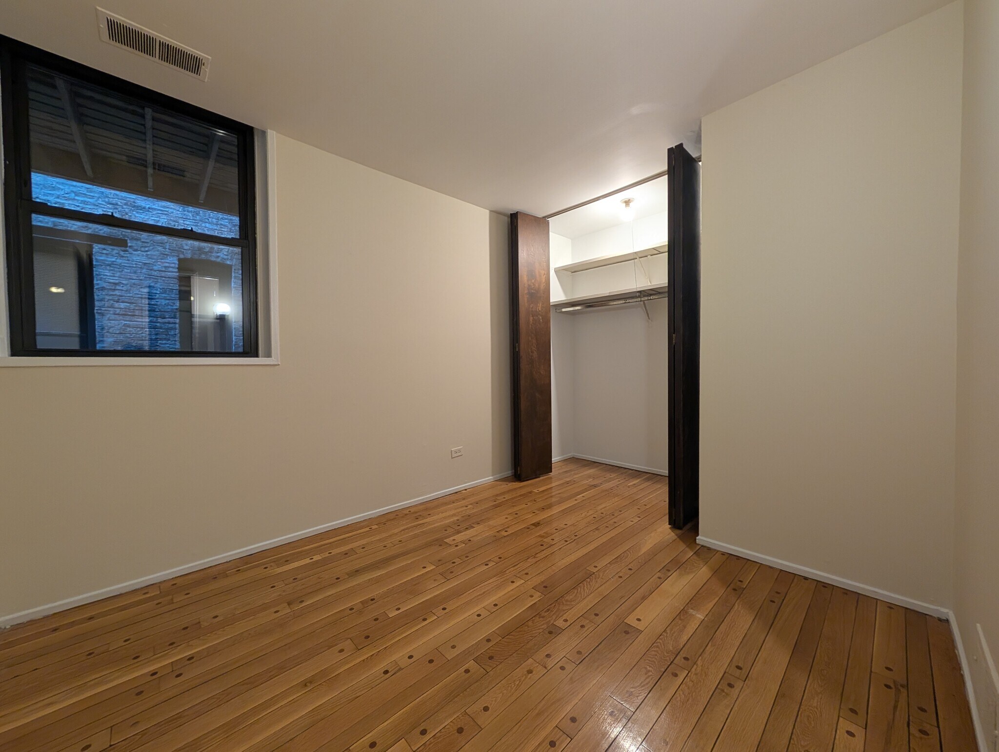 Building Photo - 602 W Surf St