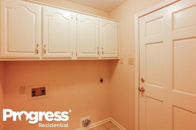 Building Photo - 6690 Autumn Wood Cove