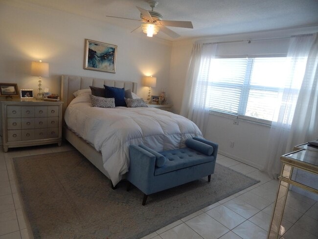 Building Photo - 2829 NE 33rd Ct