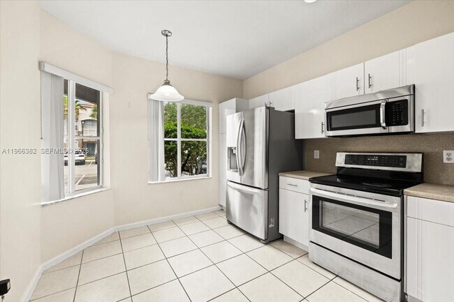 Building Photo - 2779 SW 82nd Ave
