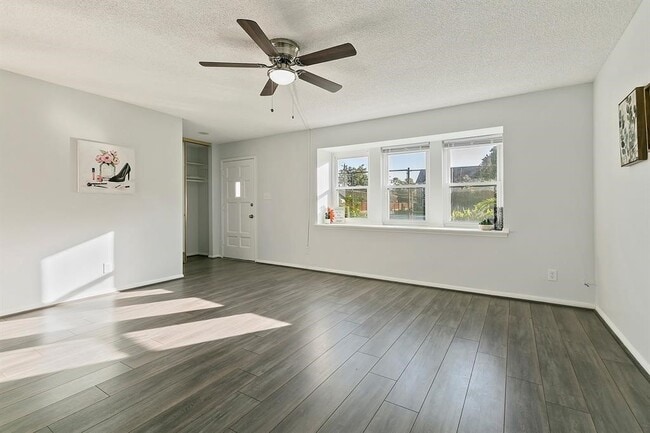 Building Photo - 2324 Shadowdale Dr