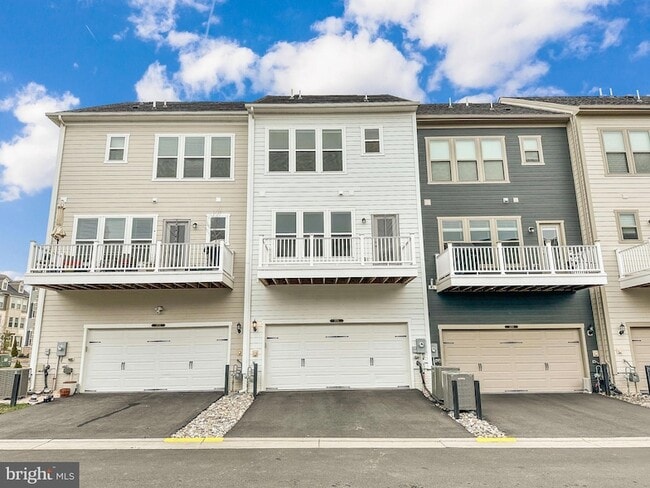 Building Photo - 2056 Alder Ln