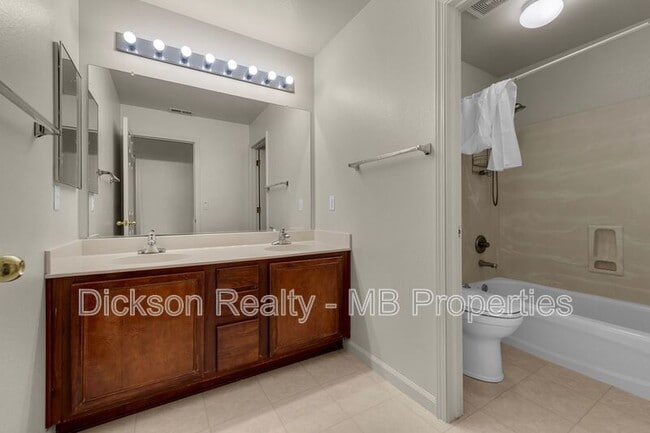Building Photo - 2447 Anqua Dr
