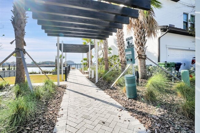 Building Photo - 5351 Bridge St