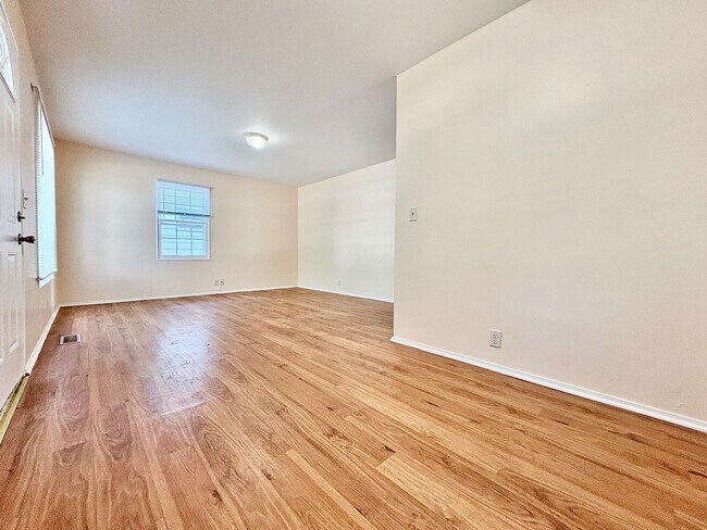 Building Photo - 1325 Browne Ln