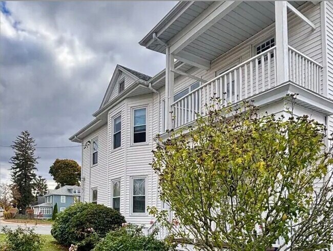 Building Photo - 96 Columbia Park