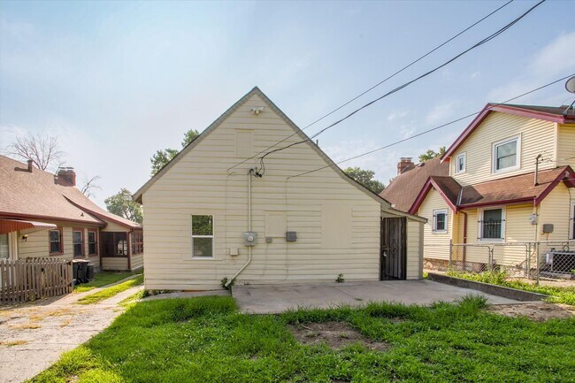 Building Photo - 6210 Agnes Ave