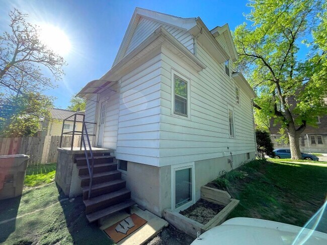 Building Photo - 1132 Milton St