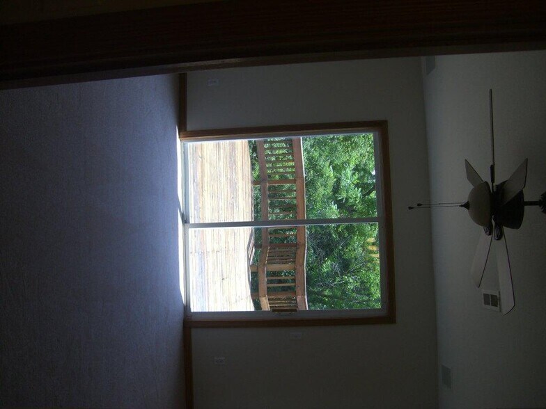 Building Photo - 722 Hilltop Ln