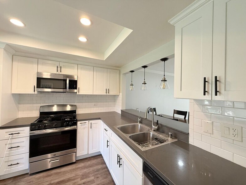 Building Photo - 14902 Cordoba Plaza