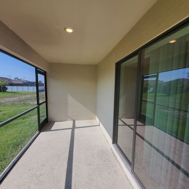 Building Photo - Spacious 4 Bedroom 2.5 Bath 2 Car Garage Home