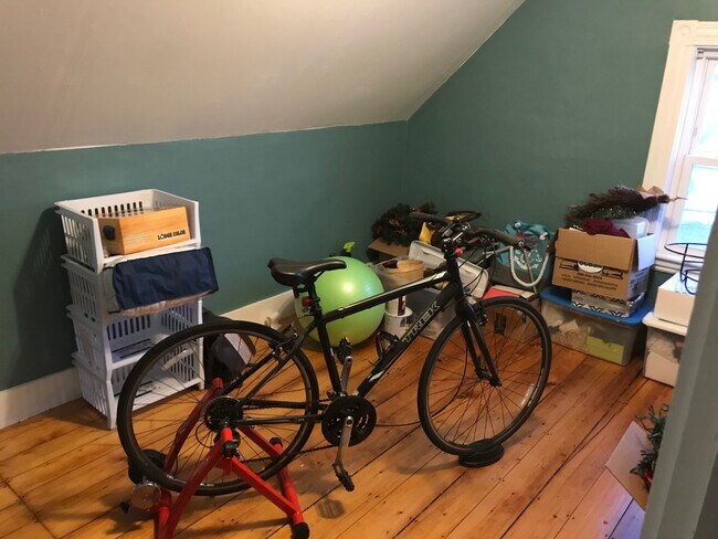 Third floor extra room - 28 Clayton Ave