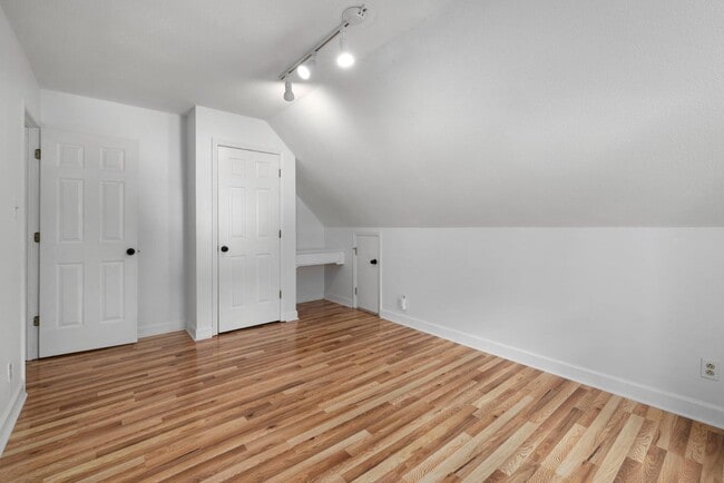 Building Photo - 3804 Zenith Pl