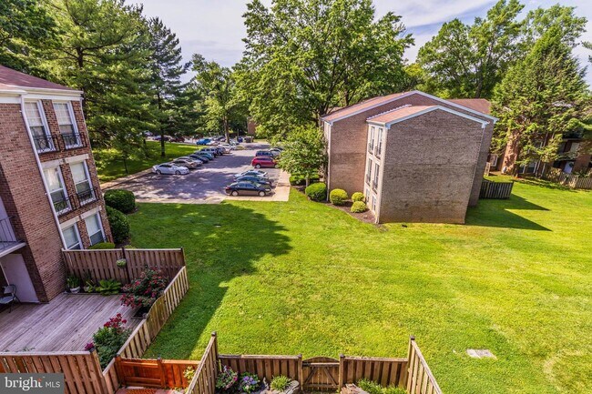 Building Photo - 826 Quince Orchard Blvd
