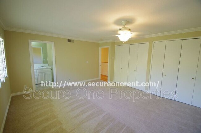 Building Photo - 5827 Fairhaven Ave