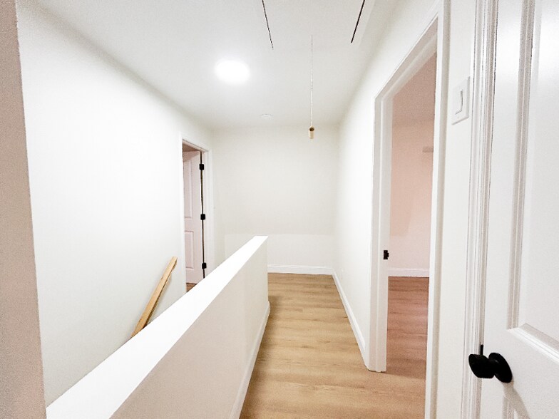 Building Photo - 417 66th Ave S