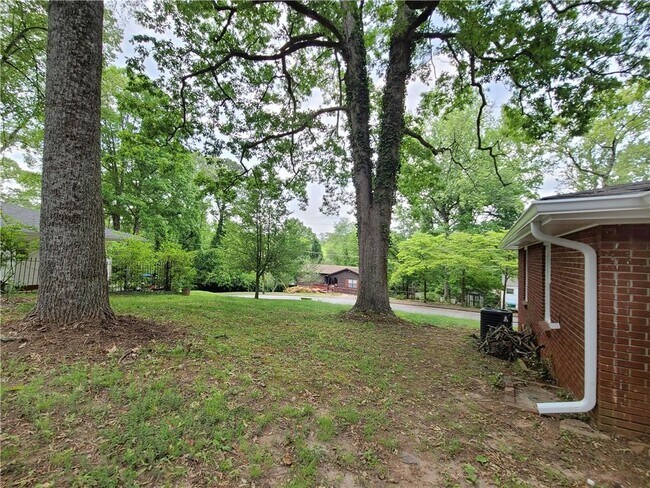 Building Photo - 3225 Forrest Hills Dr SW