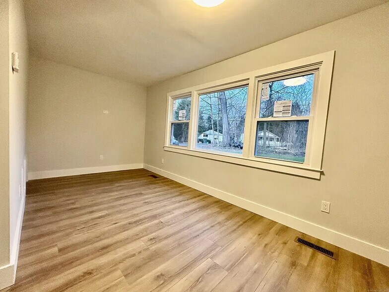 Building Photo - 86 Alpine Dr