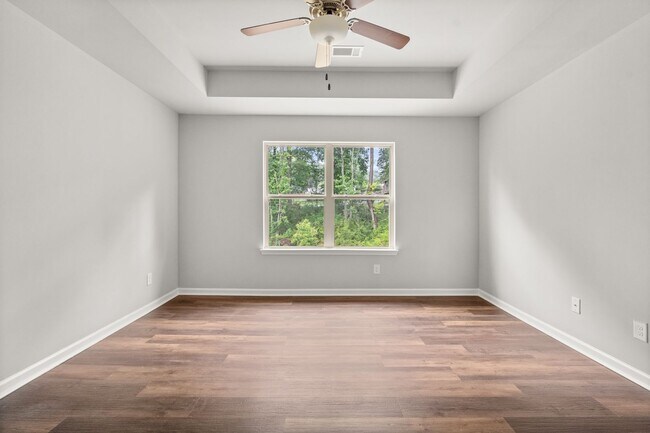 Building Photo - 4 bed / 2.5 bath in Gainesville! Retreat a...
