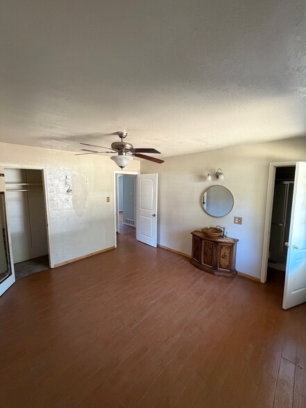 Building Photo - 526 Pebble Rd