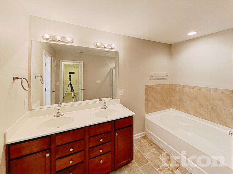 Building Photo - 4219 Patricia Ann Ct