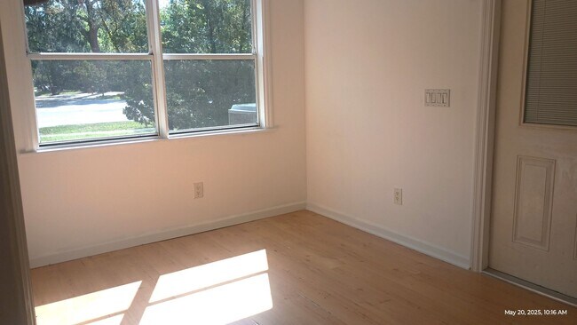 Building Photo - 3 bedrooms  in The Trails subdivision in O...