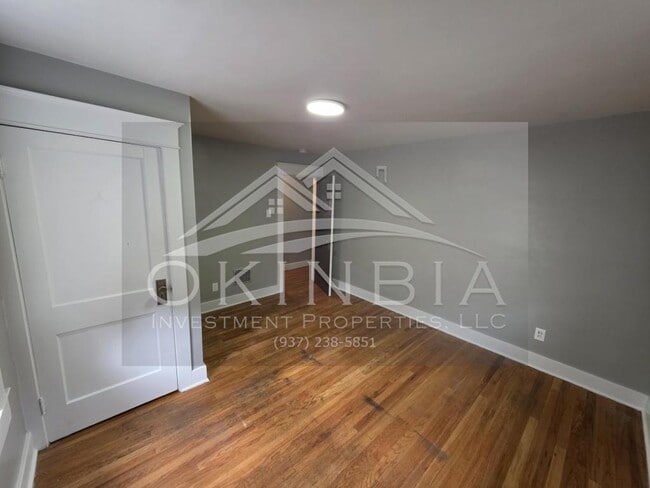 Building Photo - 216 Knecht Dr