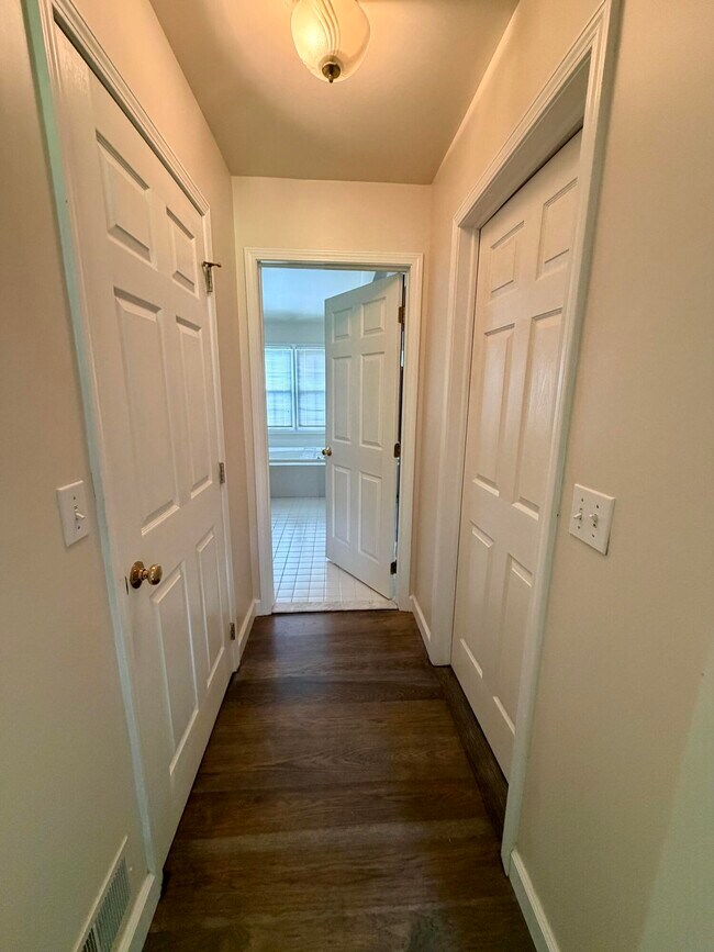 Building Photo - 6961 Suncrest Dr