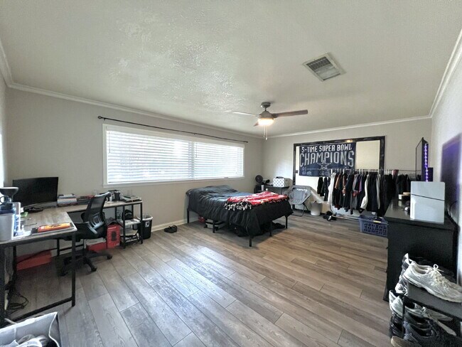 Building Photo - PRE-LEASING Summer 2026!! | Spacious 3-Bedroom with 2 Baths in the Heart of Lubbock