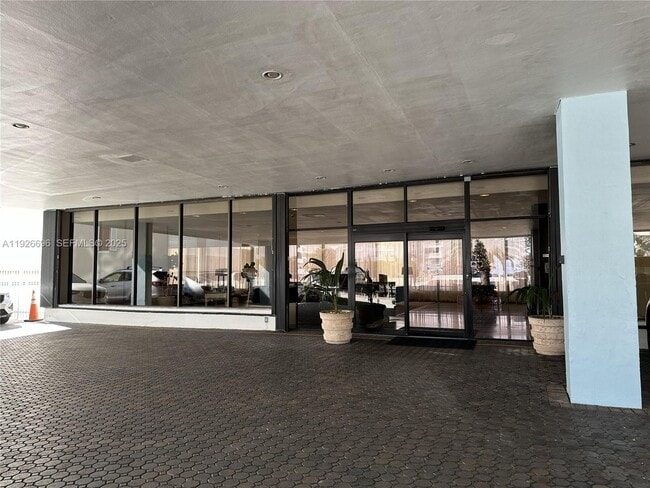 Building Photo - 5838 Collins Ave