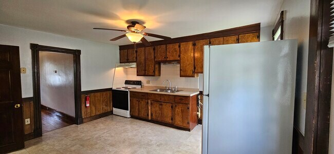 Building Photo - 23 Maple Street Anx