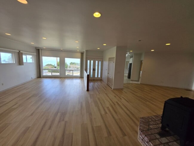 Building Photo - Renovated 3-Bedroom 2.5 bath  Home in Kula