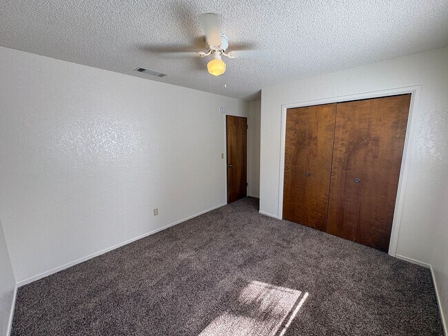 Building Photo - 947 W Seeger Ave