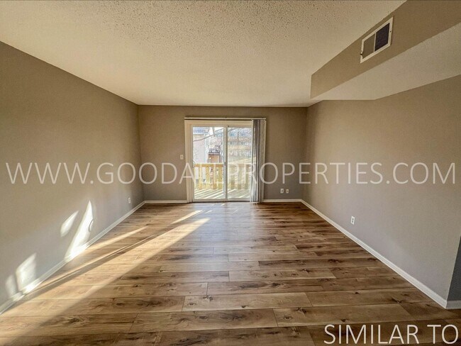 Primary Photo - 2 bedroom 1 full bath ground level condo w...