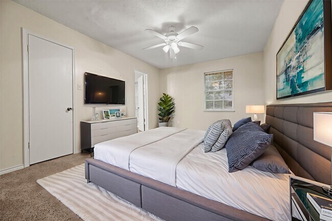 Building Photo - 1103 Suwanee Ln