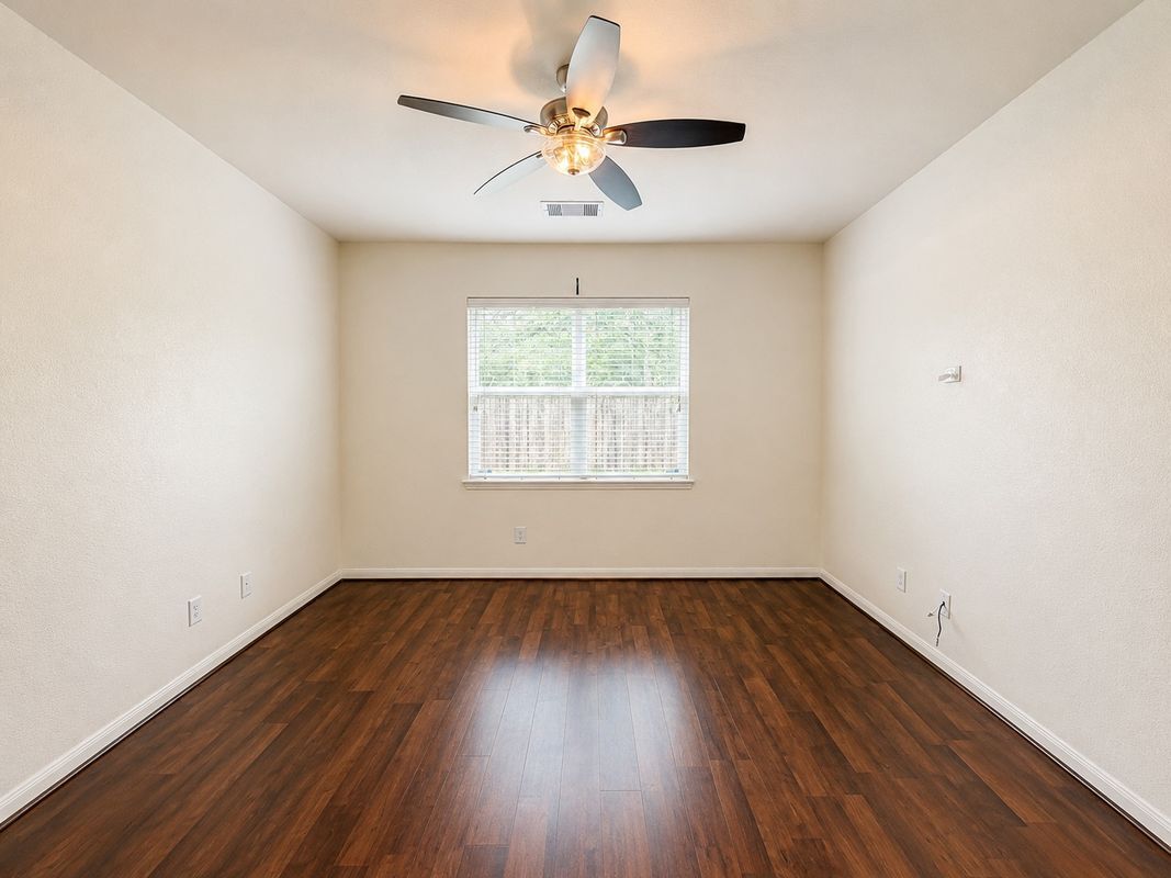 Building Photo - 8739 Leclaire Meadow Dr