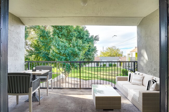 Building Photo - Tempe Vista