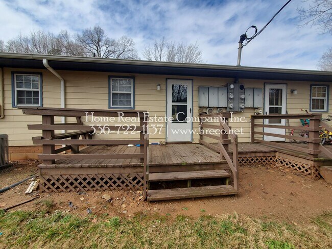 Building Photo - 3465 Valley Rd