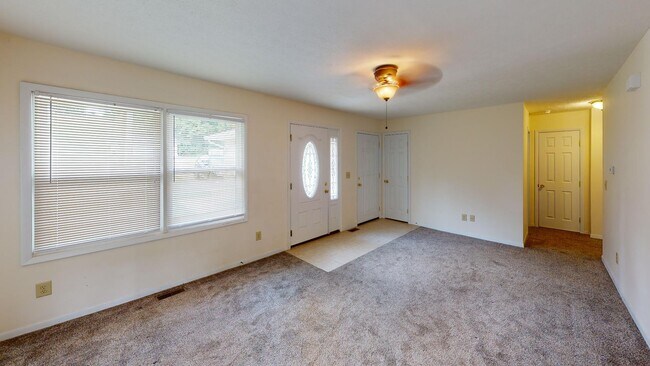 Building Photo - 5341 Country Club Dr