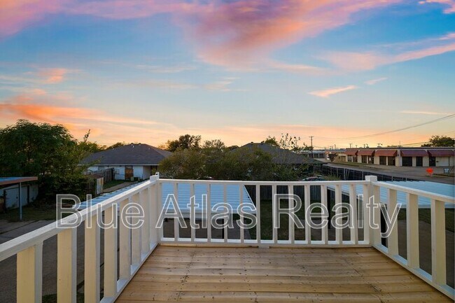 Building Photo - 2302 Indigo Ln