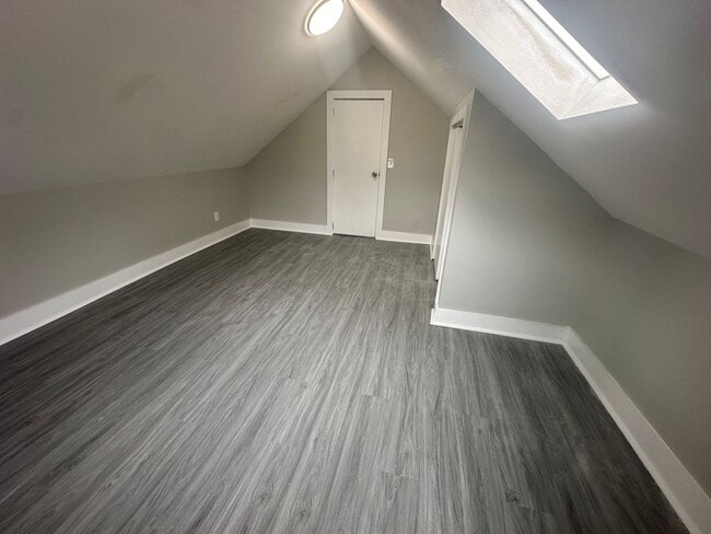 Building Photo - Renovated 4 Bedroom and 1.5 Bath