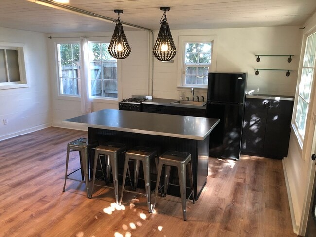Building Photo - Custom 1 bedroom apartment in downtown Eug...