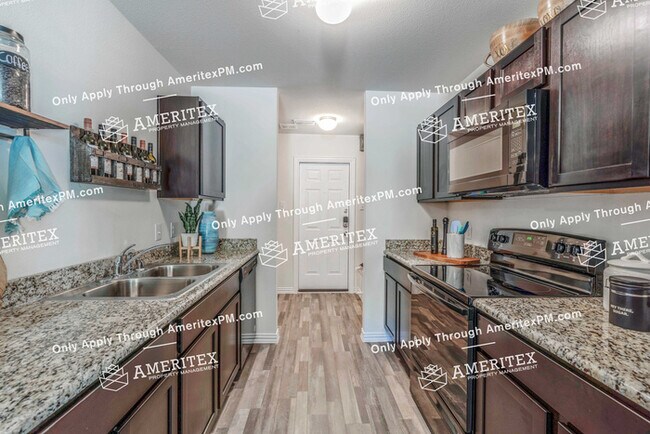 Building Photo - 1110 E Level St