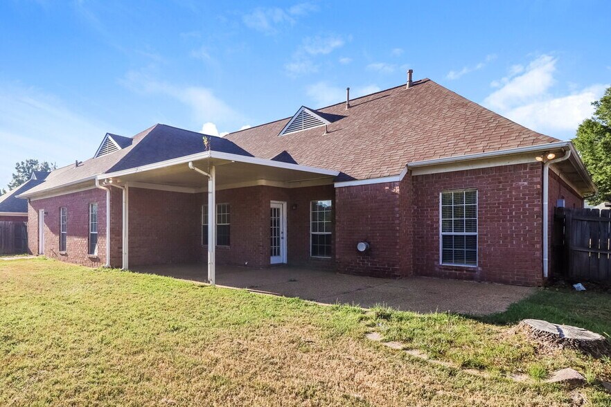 Building Photo - 13061 Sandbourne S